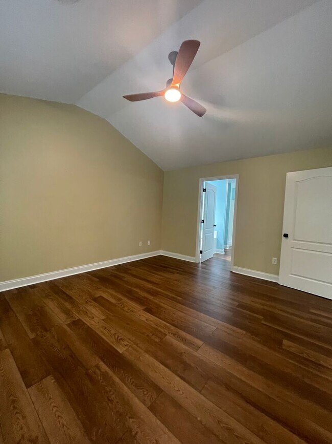 Building Photo - 162 River Garden Ct