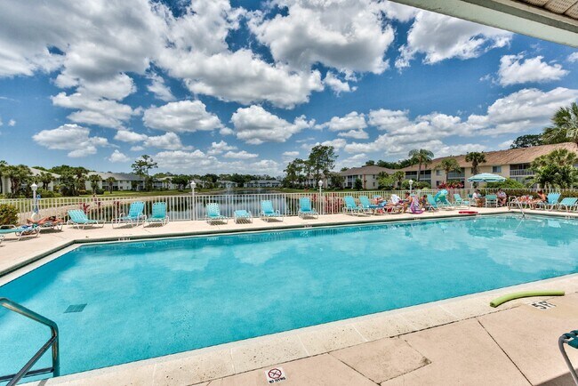 Building Photo - Sapphire lakes - 2 bedroom fully furnished condo