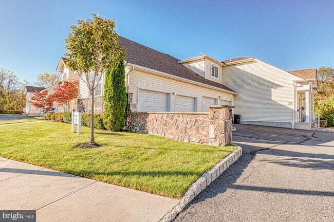 Building Photo - 1802 Schindler Dr