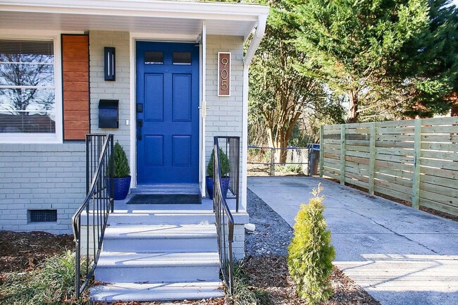Private driveway for off street parking - 905 Culpepper Ln