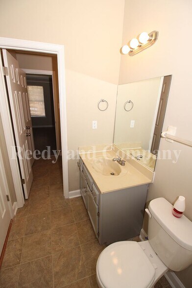 Building Photo - 5875 Jardin Pl