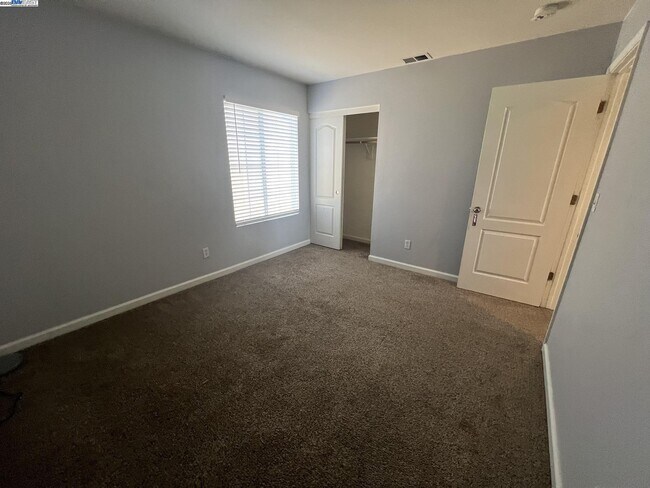 Building Photo - 3127 Puffin Cir