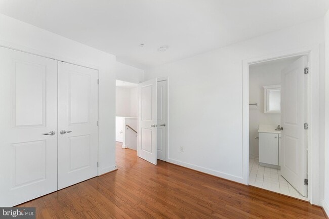 Building Photo - 4410 Longfellow St