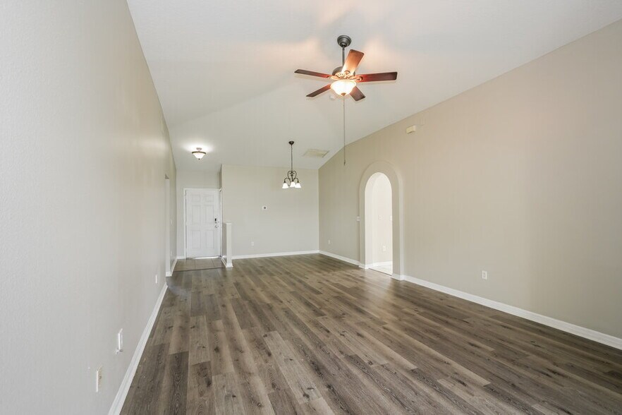 Building Photo - 30932 Midtown Ct