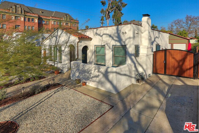 Building Photo - 752 N Las Palmas Ave