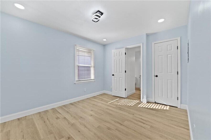 Building Photo - 1728 Wayland Cir NE