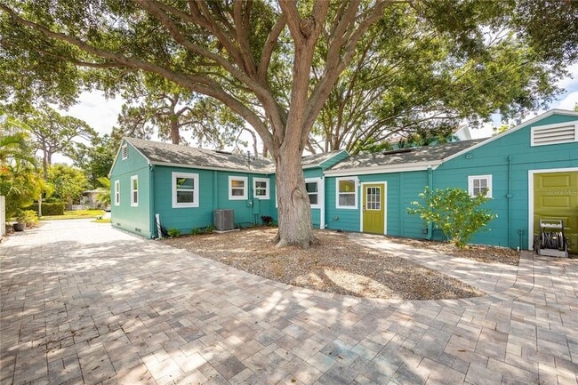 Building Photo - 2709 Upton St S