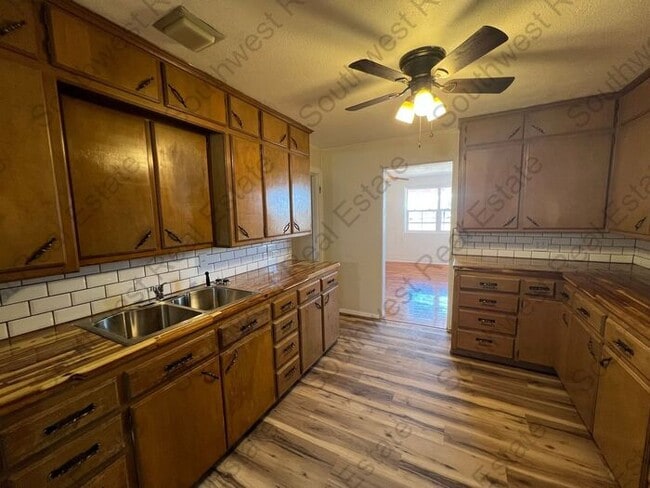 Building Photo - Beautiful Newly Renovated 3 Bedroom 2 Bath...