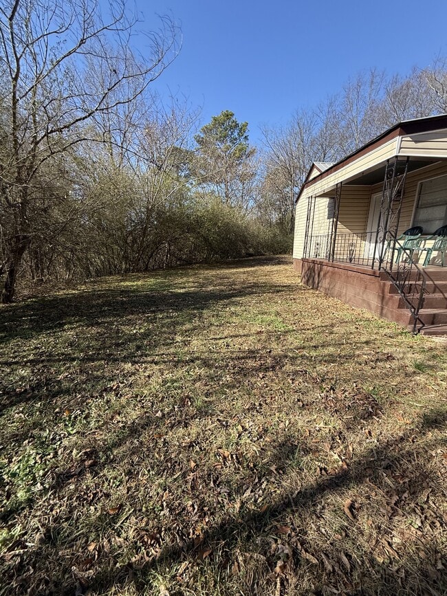 Building Photo - 1633 Yvonne Dr