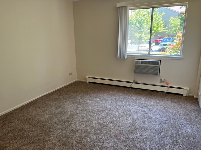 Building Photo - 1461 E Winslowe Dr