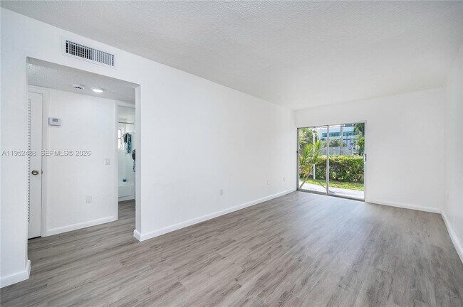 Building Photo - 455 SW 27th Ave