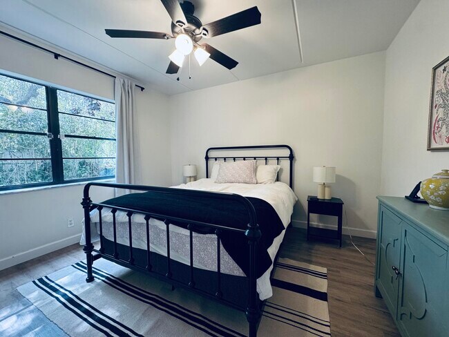 Building Photo - 12260 Sag Harbor Ct