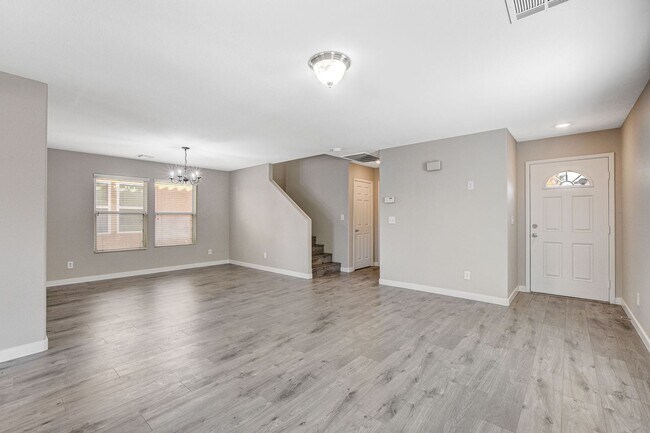 Building Photo - Spacious 3 bedroom home with large yard in...