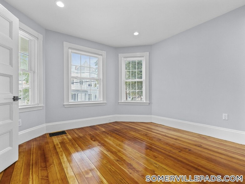 Building Photo - 39 Hancock St