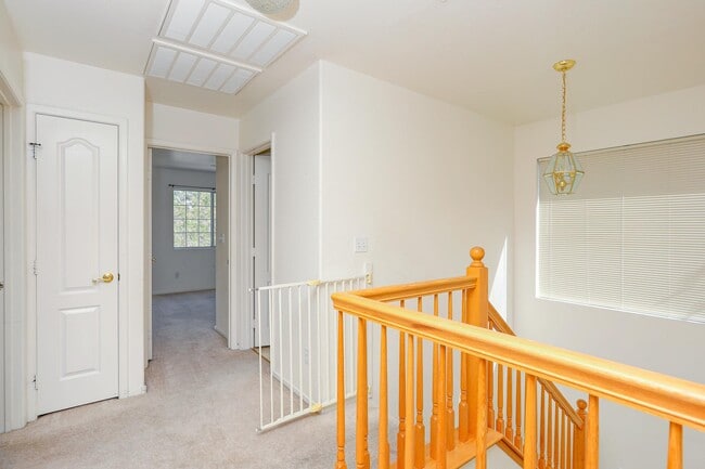 Building Photo - 135 Pebble Ridge Rd