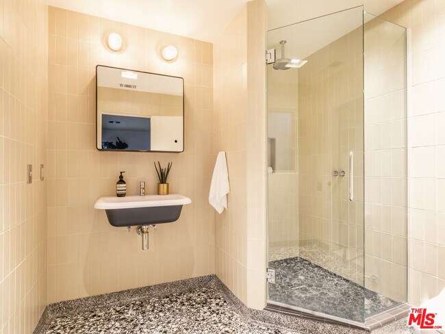 Building Photo - 15515 Via De Las Olas Via