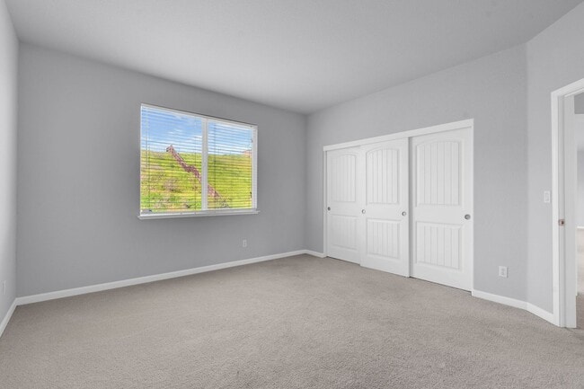 Building Photo - EXTRA LARGE HOME AND LOT... NESTLED IN THE ANTIOCH HILLS... 5 BEDS/3 BATHS/LARGE LIVING ROOM AND ...