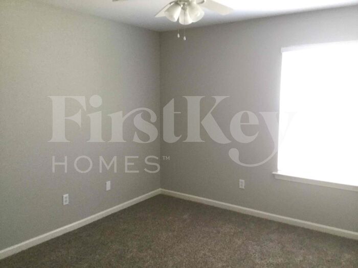 Building Photo - 207 Fairgrove Ln