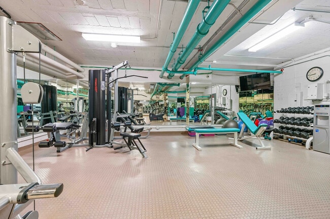 Building Photo - 850 N Dewitt Pl