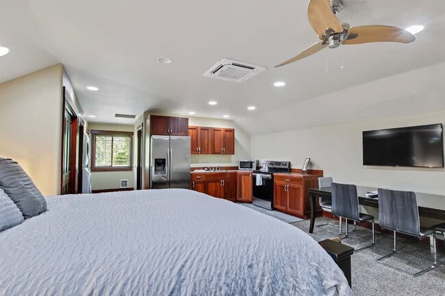 Building Photo - 712 Broken Rein Rd