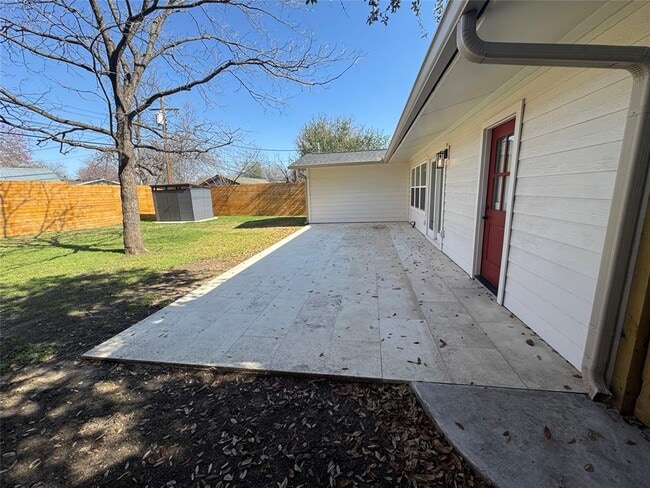 Building Photo - 1304 Hillcrest Dr