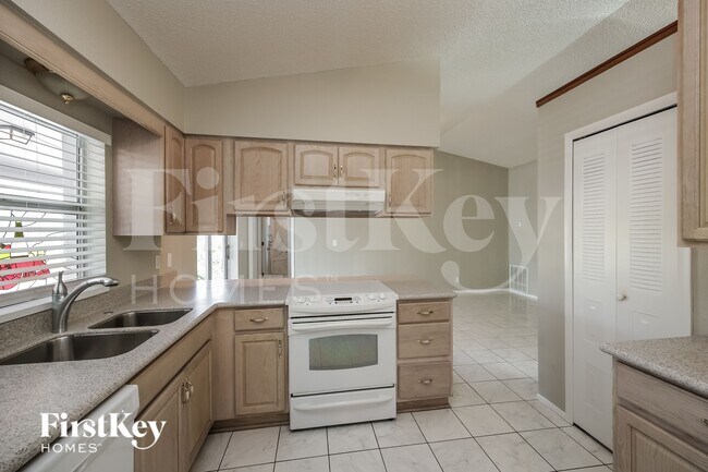 Building Photo - 1358 Abalom St