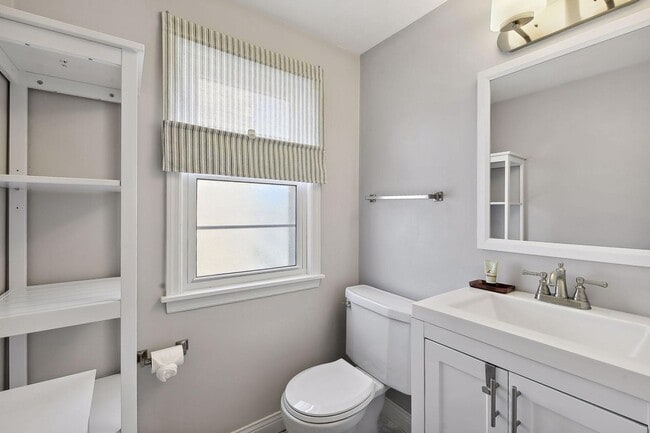 Building Photo - 5620 Humboldt Ave S