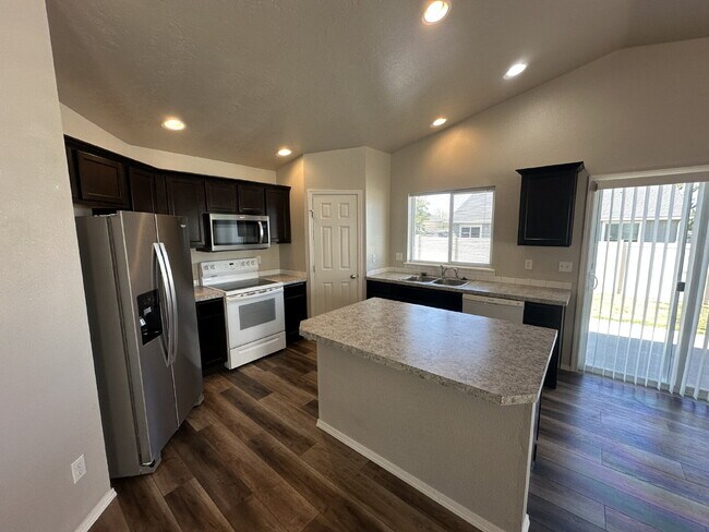 Building Photo - Charming Nampa Studio Retreat: Cozy and Co...