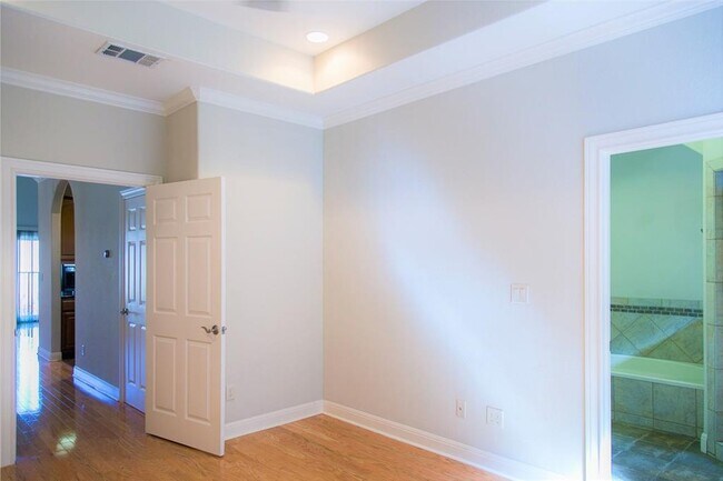 Building Photo - 10300 Morado Cove