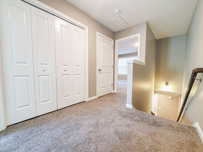 Building Photo - 135 Country Ln