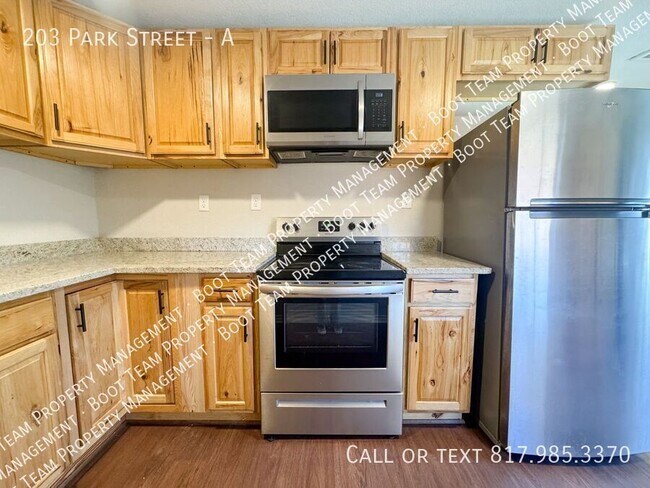 Building Photo - 203 Park St