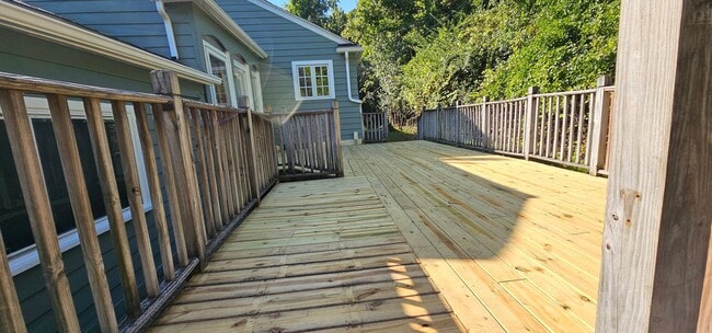 Building Photo - Amazing House with Large Lot in Franklin V...