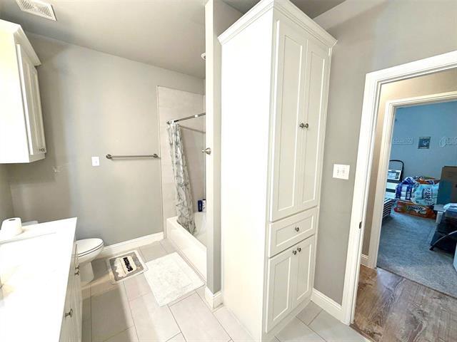 Building Photo - 402 Coyote Creek Dr