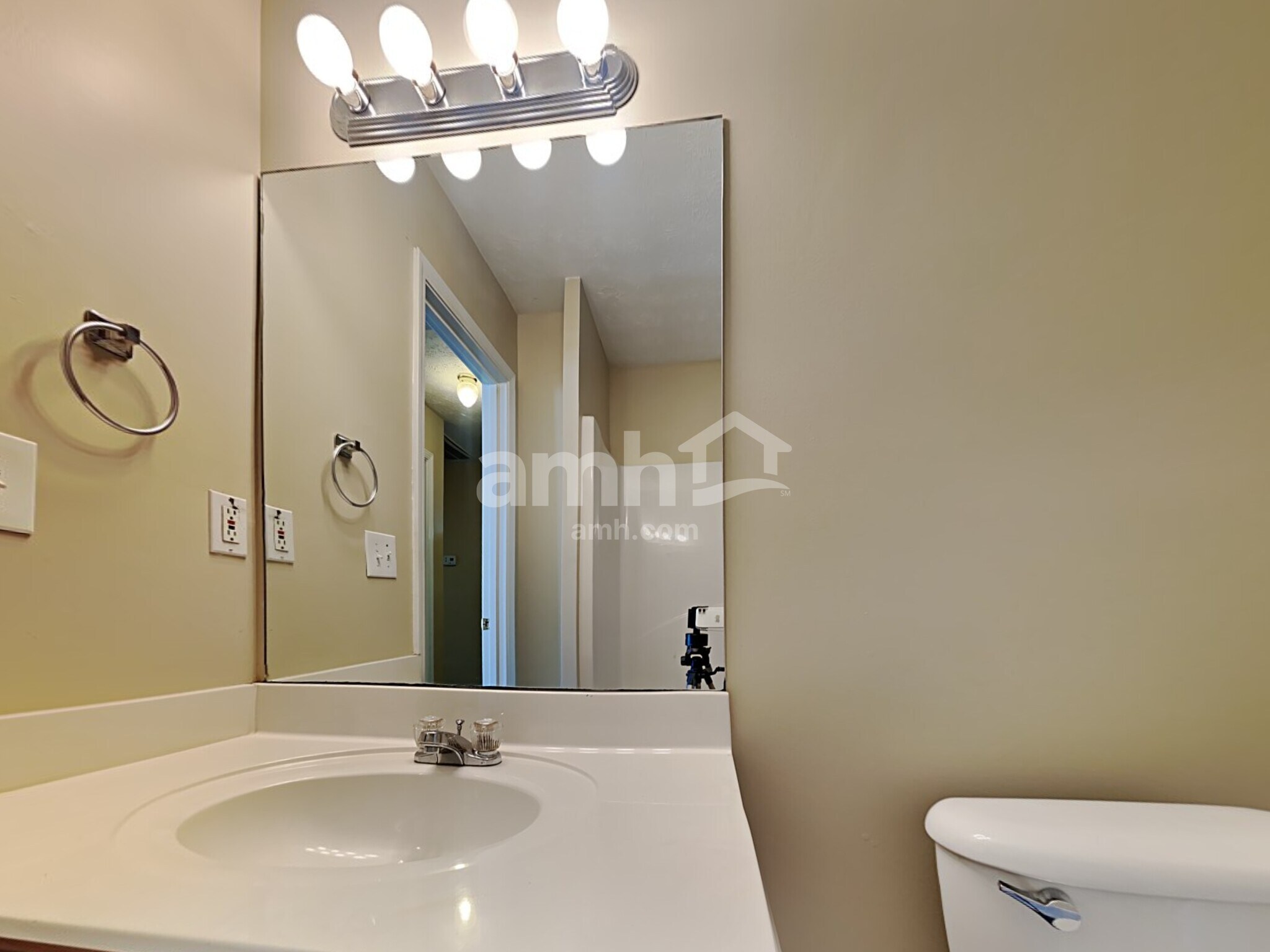 Building Photo - 322 Hillcrest Ln