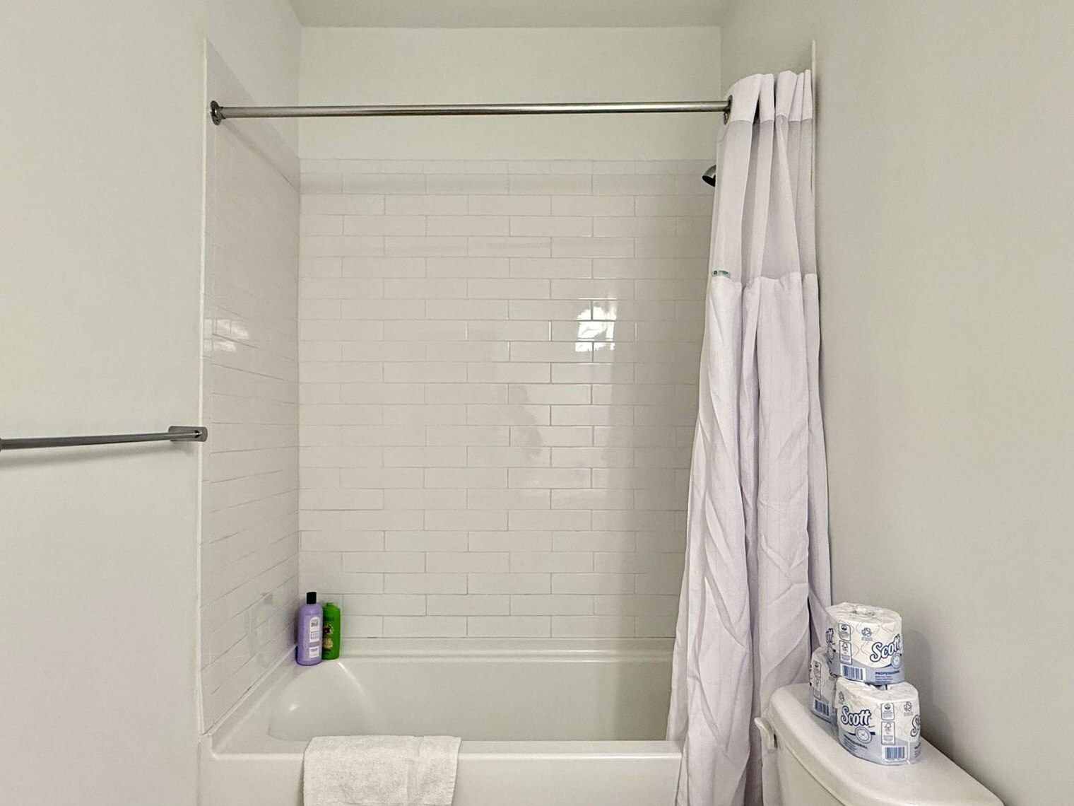 Building Photo - 525 Parkway Dr NE