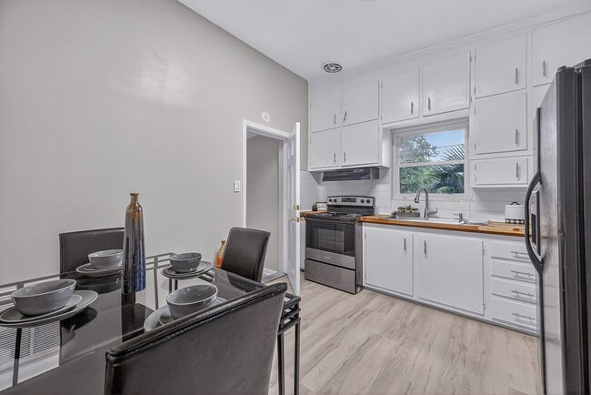 Building Photo - 901 S Madison Dr