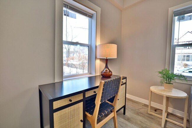 Building Photo - Lyndale Livings