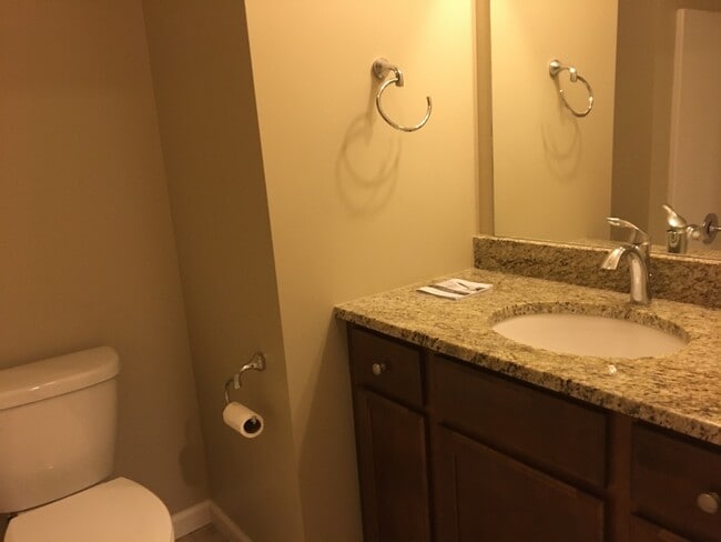 Building Photo - 3 Bedroom, 3 1/2 Bath Condo