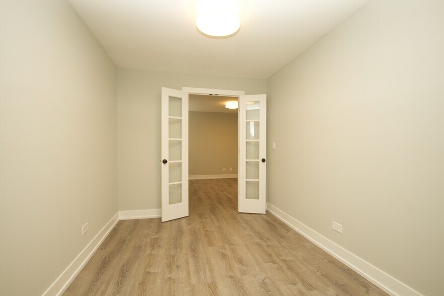 Building Photo - 509 W Barry Ave