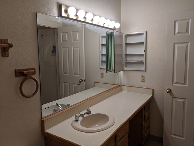 Large counter top and mirror in bath - 5750 N Camino Esplendora