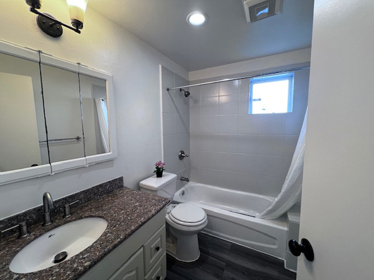 Building Photo - 731 Willow St