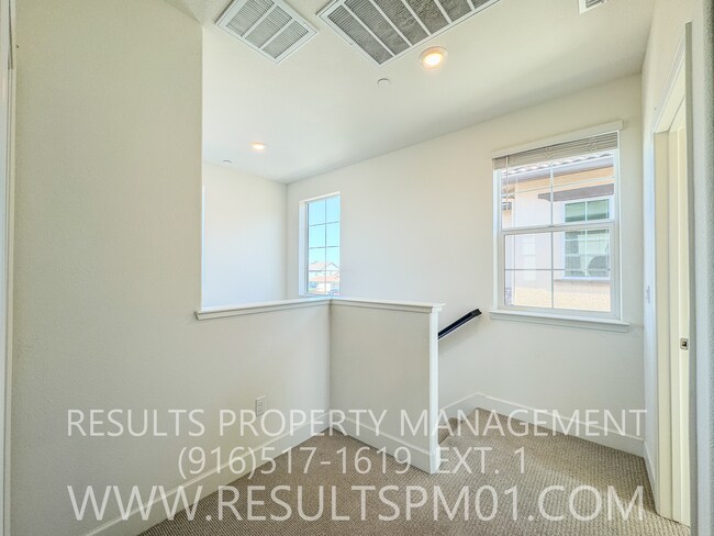 Building Photo - Antelope 3 Bed 2.5  Bath Beauty
