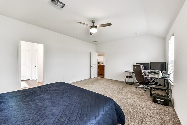 Building Photo - 3041 Emerald Ocean Dr