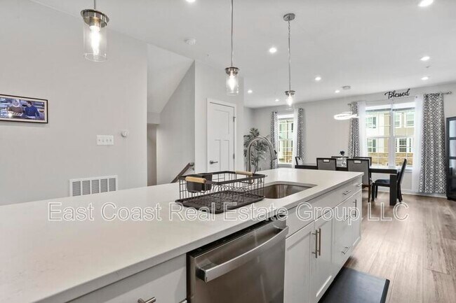 Building Photo - 1716 Atlas Dr