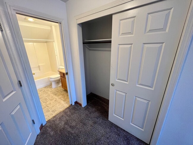 Building Photo - 1290 Clearsprings Dr