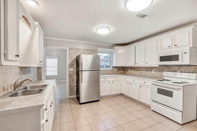 Building Photo - 7900 Fm-2354