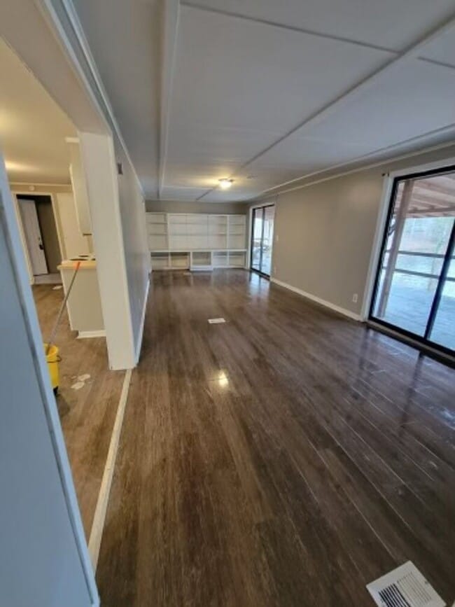 Building Photo - Renovated 3 Bedroom 2 Bath Home for Rent!!
