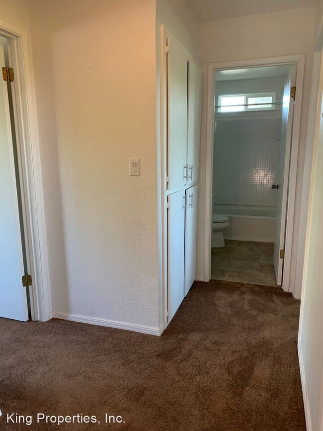 Building Photo - 3 br, 2.5 bath House - 3401 Bermuda Avenue...