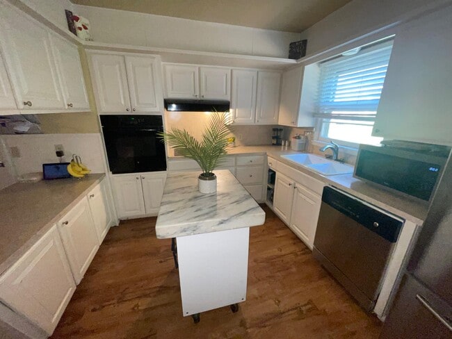 Building Photo - 6213 Avenue W