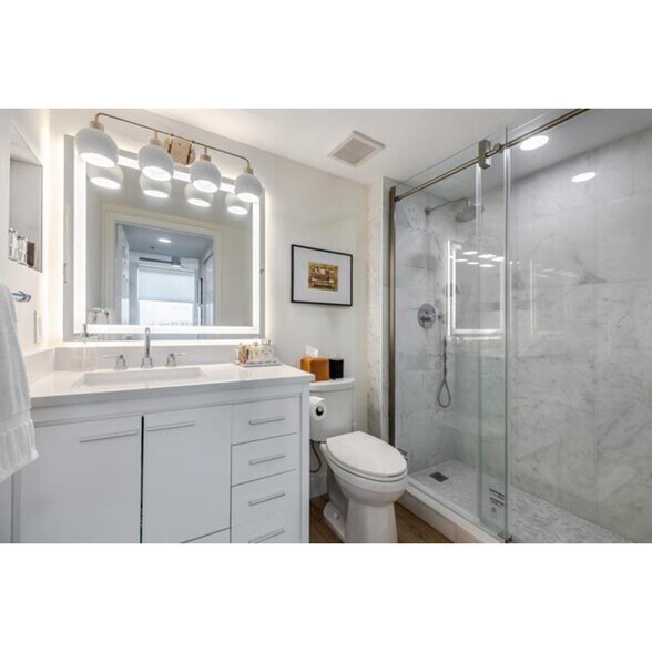 Building Photo - 1723 SW 23rd St